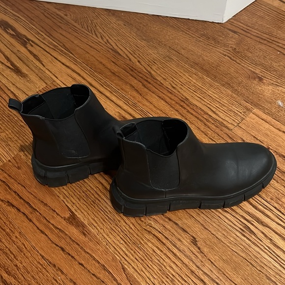 BP Niya Lug Sole Chelsea Boot - Picture 4 of 4